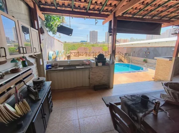 Casa à venda, 2 suítes, área de lazer com piscina Bauru/SP