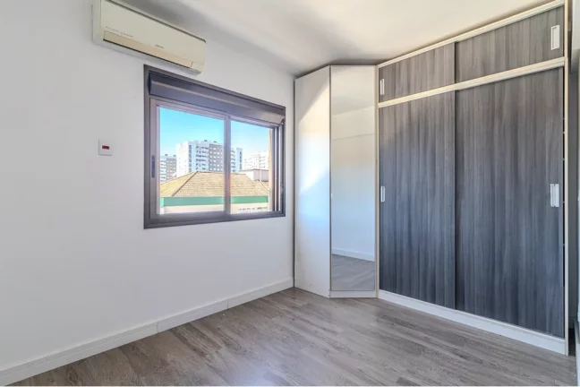 Imagem Apartamento à venda no bairro Passo da Areia - Porto Alegre/RS