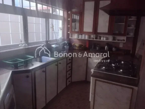 Imagem Este sobrado de 390m² de área construída, está bem dividido em 4 quartos, sendo 2 suítes com cl...