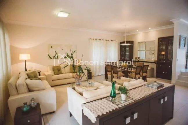 Imagem Casa de condomínio com 498 m² e 6 quartos