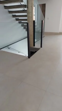 Imagem Sobrado de Alto Padrão 170 m² 3 Dormitórios 5 Vagas de Garagens