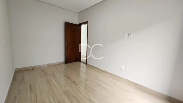 Imagem Condomínio Terras de São Francisco - Venda Casa Alto Padrão | AC 187 m² | AT 190 m² | 3 Dorm | 1 Suíte | 4 Ban | 4 Vagas
