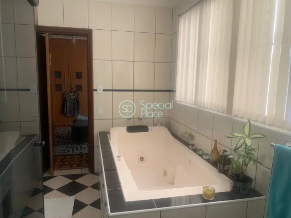 Imagem Excelente apartamento com 263m2 de área privativa, 4 dormitórios ( 3 suítes ) e 1 vaga na garagem...