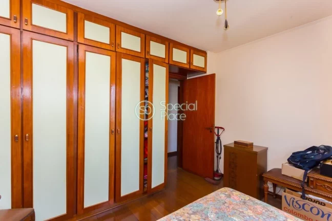 Imagem Ótimo apartamento com 159m2 de área privativa, 4 dormitórios ( 1 suíte ) e 2 vagas na garagem. L...