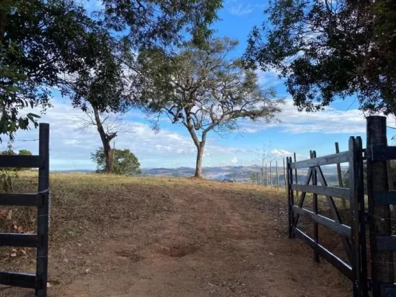 Imagem Seu Refúgio Pessoal: Construa o Lar dos Seus Sonhos neste Espaçoso Lote de 4.200 m2