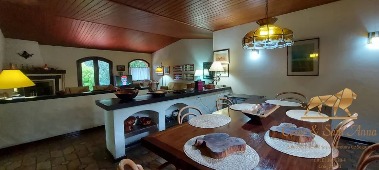 Imagem Casa a venda, com 5 dormitórios e 260m² em Campos do Jordão/SP