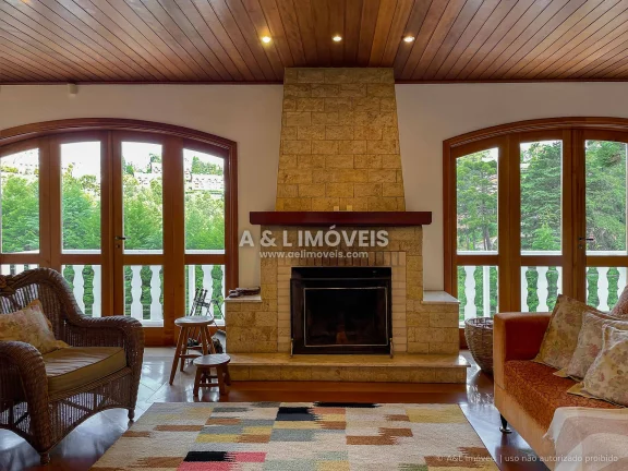 Imagem Casa em Campos do Jordão | Alto do Capivari | 4 Suítes, Lareira e Vista