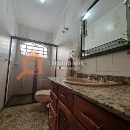 Imagem Sobrado com 3 Quartos à venda, 195m² - Campo Grande