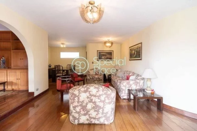 Imagem Apartamento com 122 m², localizado no coração da Vila Olímpia. Andar alto, amplo living com vara...