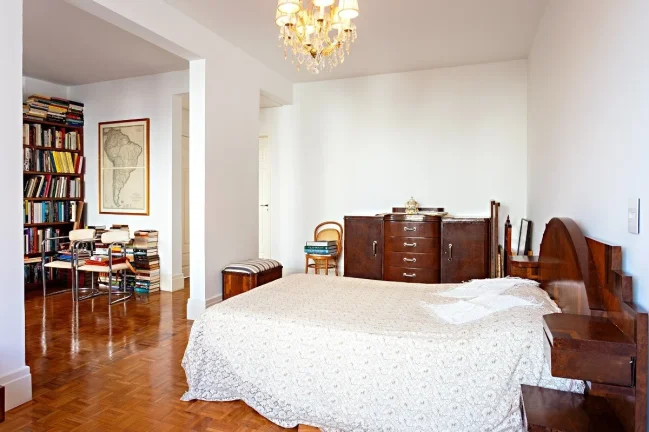 Imagem Apartamento 230M², 3Q, 1 Suíte, 2 Salas, 4 Banheiros, 1 Vaga, Banheira, Lavabo, Ar Condicionado Central, Banheiro de Serviço.