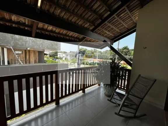Imagem Vendo casa em condomínio fechado de alto padrão, com 300 m², 4 suítes, sala p/ 3 ambientes e 3 vagas