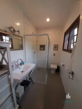 Imagem Alphaville 6 Casa de 259m² com 3 Dorms sendo 1 Suíte e 2 Vagas de Garagem