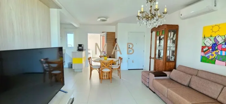 Imagem Cobertura à venda em Florianópolis-SC, bairro Ingleses do Rio Vermelho: 2 dormitórios sendo 1 suíte, BWC social, vaga de garagem, 191m².