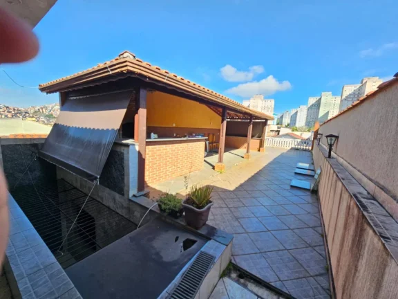 Imagem Casa com Corredor Lateral 197 m² 2 Dormitorios e 2 Vagas de Gargens