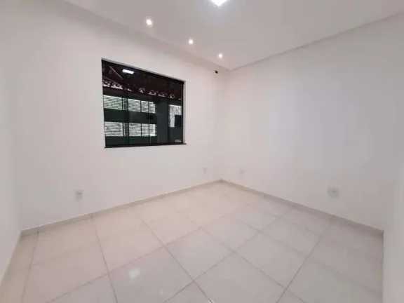 Imagem Casa espaçosa de 3 dormitórios, suíte com varanda e duas vagas de garagem, localizada no bairro Caiçaras em Barbacena