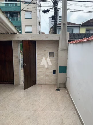 Imagem Sobrado 100% Reformado, 168m², 3 Dormitórios sendo 2 suítes , 2 vagas de garagem e no bairro do Boqueirão