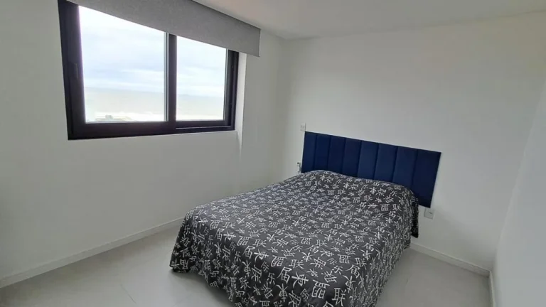 Imagem ALUGUEL TEMPORADA de Apartamento mobiliado com 3 dormitórios sendo 1 suíte e 2 Demi-suíte no Bairro Gravatá-Navegantes-SC