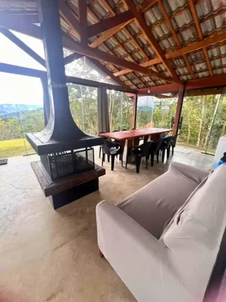 Imagem Entrou, Viveu: A Praticidade de uma Casa Pronta na Mantiqueira