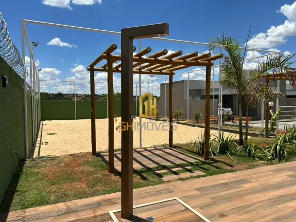 Imagem A casa possui 

3 quartos,
1 suíte,
2 quartos
Sala de estar, 
Sala de jantar, 
Banheiro, 
Cozinha
Q...