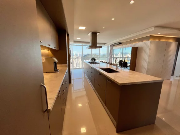 Imagem Apartamento com 4 suítes e 3 vagas de garagem em Balneário Camboriú/SC
