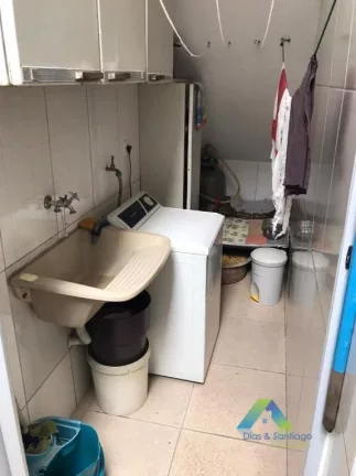 Imagem Sobrado com 157 metros, 3 dormitórios, 2 banheiros, 1 vaga com excelente localização e valor !