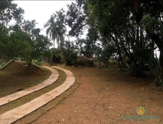 Imagem Chácara com lago e piscina 2 casas 2.700m2 de área a apenas 50km de SP