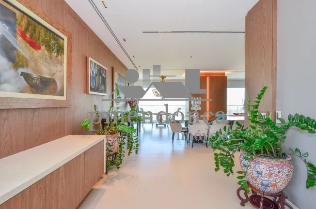 Imagem Apartamento lindíssimo na Rua Curitiba em frente ao parque do Ibirapuera com 332m².