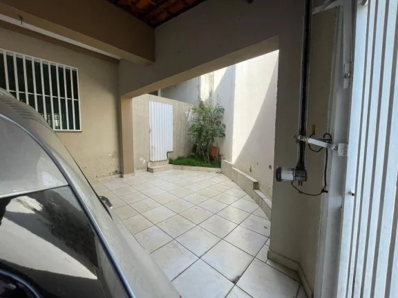 Imagem Sobrado com 270 m² 4 Dormitorios sendo 2 Suietes e 3 vagas de Garagens