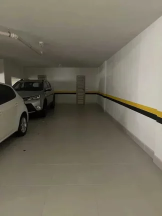 Imagem Apartamento com 3 suítes e 2 vagas de garagem há 250m2 do mar no Centro de Balneário Camboriú