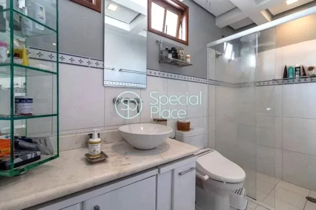 Imagem Cobertura reformadíssima com 155m² em Perdizes. Primeiro piso - sala para dois ambientes com sacad...