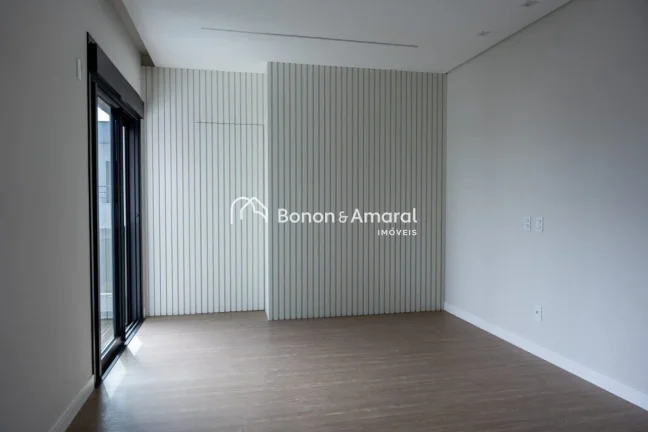Imagem Sobrado em condomínio com 235m² de área construída.
São 3 dormitórios, sendo 3 suítes amplas ...
