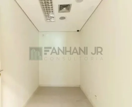 Imagem Casa Comercial para Locação no Jardim Europa, São Paulo-SP: 6 Salas, 4 Banheiros, 10 Vagas de Garagem, 1.003m² de Área.