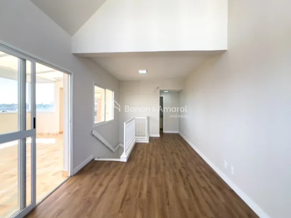 Imagem Com reforma recente e projeto que valoriza amplitude, iluminação e conforto, esta cobertura duplex...