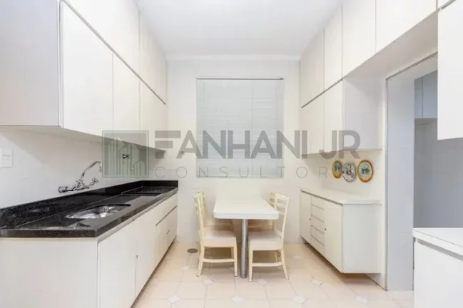 Imagem Casa de luxo no Jardim Paulista: 4 quartos, 3 suítes, 5 banheiros, 4 vagas. 400m² de área. Venda ou locação em SP.