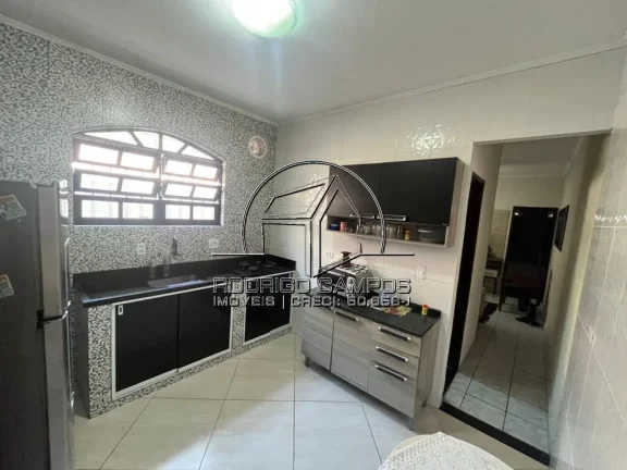 Imagem Espaçosa Casa Geminada 2 Quartos em Vila Assunção - Praia Grande
