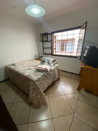 Imagem Casa Padrão- 5 dormitórios sendo 4 suítes - Aparecida / Santos