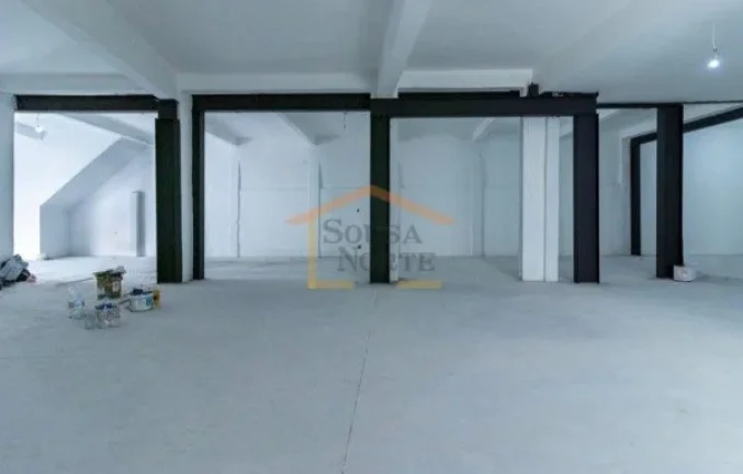 Imagem Salão comercial amplo, 420m², ideal para diversos tipos de comércio ou prestação de serviços. ...