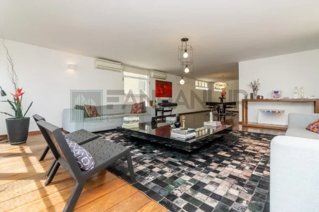 Imagem Luxuoso apartamento de 4 quartos e 3 suítes no Jardim Paulista, São Paulo - 260m², 3 salas, 2 vagas. Venha conhecer!
