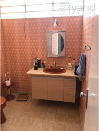 Imagem Imperdível casa à venda no Centro de Jundiaí-SP: 3 quartos, 1 suíte, 2 banheiros, 3 vagas de garagem e 228m² de área!
