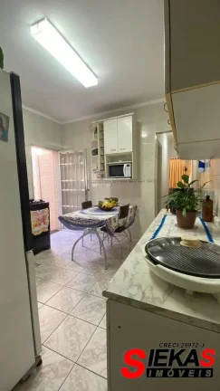 Imagem Casa à venda no Tatuapé, São Paulo-SP, com 3 quartos, 1 sala, 3 vagas de garagem e 155m² !