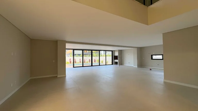 Imagem Casa com 4 dormitórios sendo 4 suítes e 4 vagas de garagem em Camboriú/SC