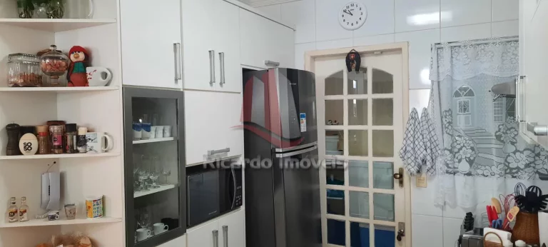 Imagem Casa Duplex c/ 4 Dormitórios à Venda, 150 m² no Peró - Cabo Frio/RJ