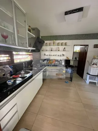Imagem Vendo casa em condomínio fechado, com 360 m2, 5 quartos sendo 4 suítes, sala p/ 3 ambientes, 4 vgs