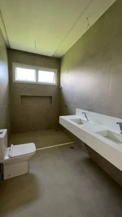 Imagem Casa no Condominio Dhama com 4 suítes sendo 1 suíte master e área construída de 635 metros quadrados