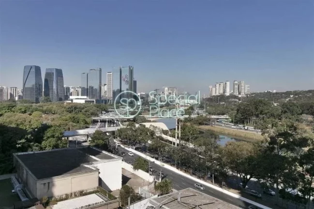 Imagem Cobertura duplex com 192m² localizada em uma rua pequena e tranquila, próxima do Shopping Iguatemi...