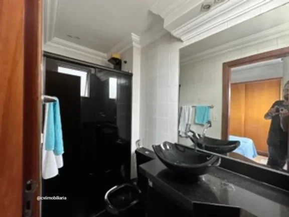 Imagem Vendo apartamento de 3 quartos , 2 vagas cobertas de garagem, suíte e banho social com armários em...