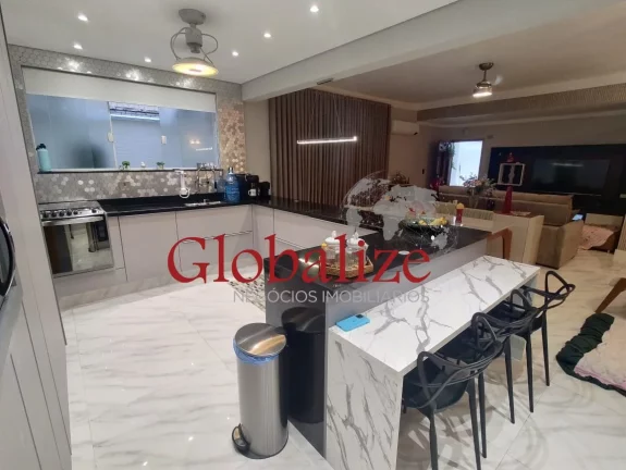 Imagem Casa térrea nova à venda no coração do Gonzaga, próximo da praia por R$.1.350.000,00.