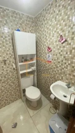 Imagem Sobrado com 4 dormitórios, sendo 3 suítes, uma delas com varanda e duas externas. Conta com banhei...