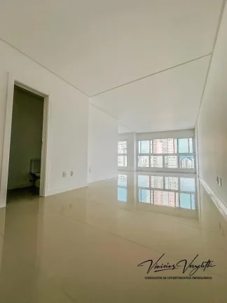 Imagem Apartamento 4 ou + dormitórios para Venda em Balneário Camboriú / SC no bairro Pioneiros