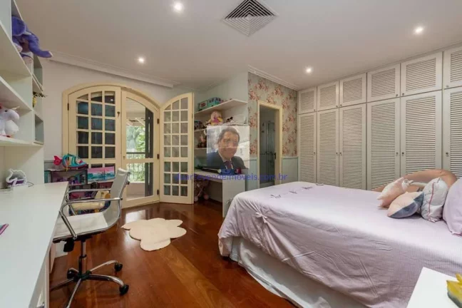 Imagem Vende-se Mansão no Pq Silvino Pereira. Mansão cinematográfica!